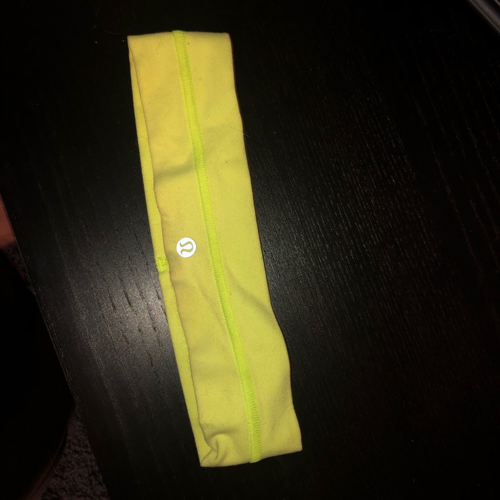 yellow lulu lemon headband!